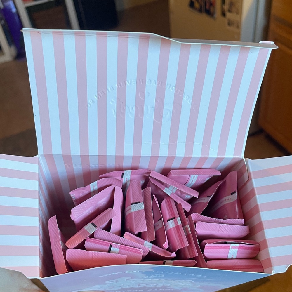 Instant Hydration: Cotton Candy and Lemon Lime Electrolyte Drink Mix 57 packets - Picture 2 of 7